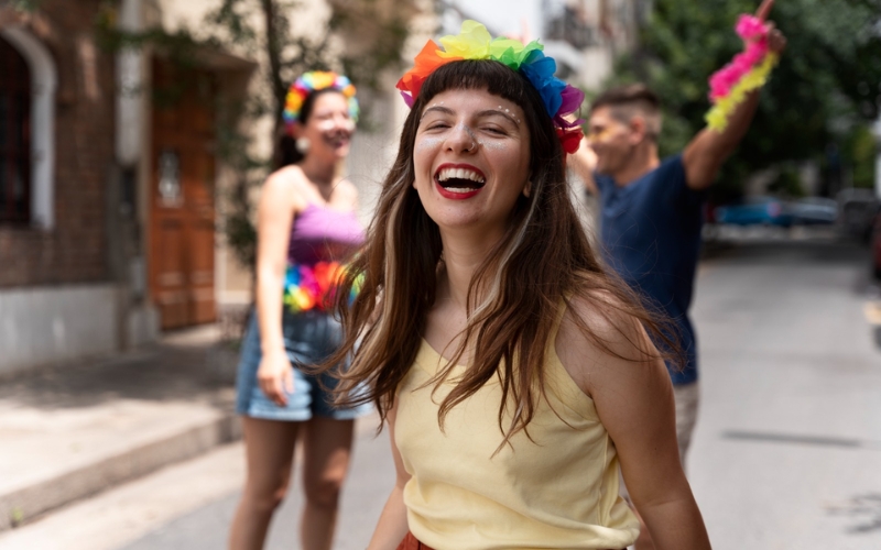 Como fazer o perfume durar mais durante o Carnaval